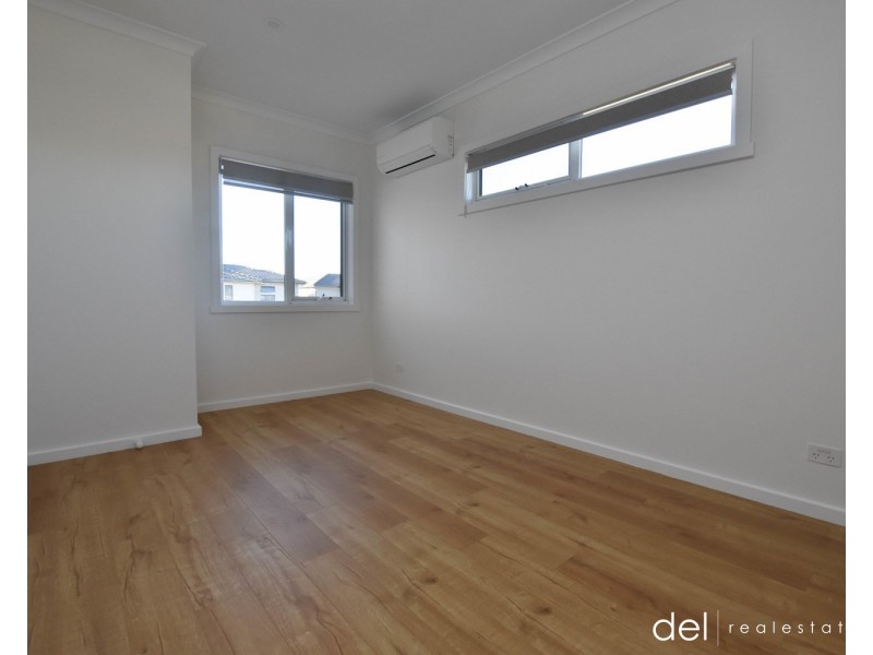 1/16  Hughes Crescent, Dandenong North VIC 3175
