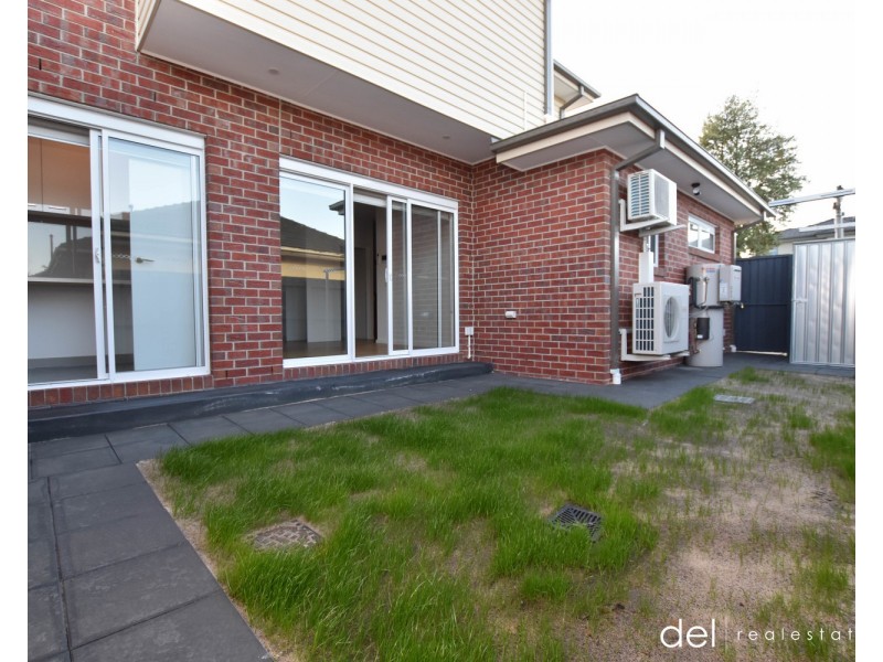 1/16  Hughes Crescent, Dandenong North VIC 3175