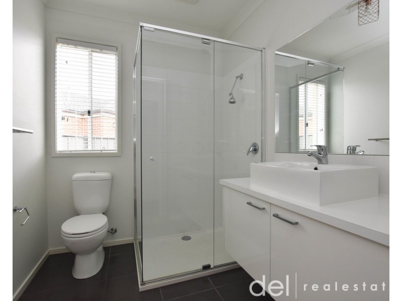 8 Camolina Way, Clyde North VIC 3978