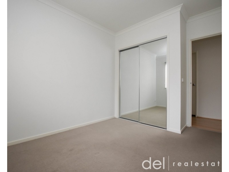 8 Camolina Way, Clyde North VIC 3978