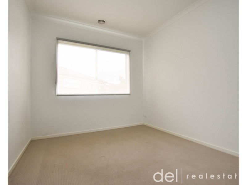 8 Camolina Way, Clyde North VIC 3978