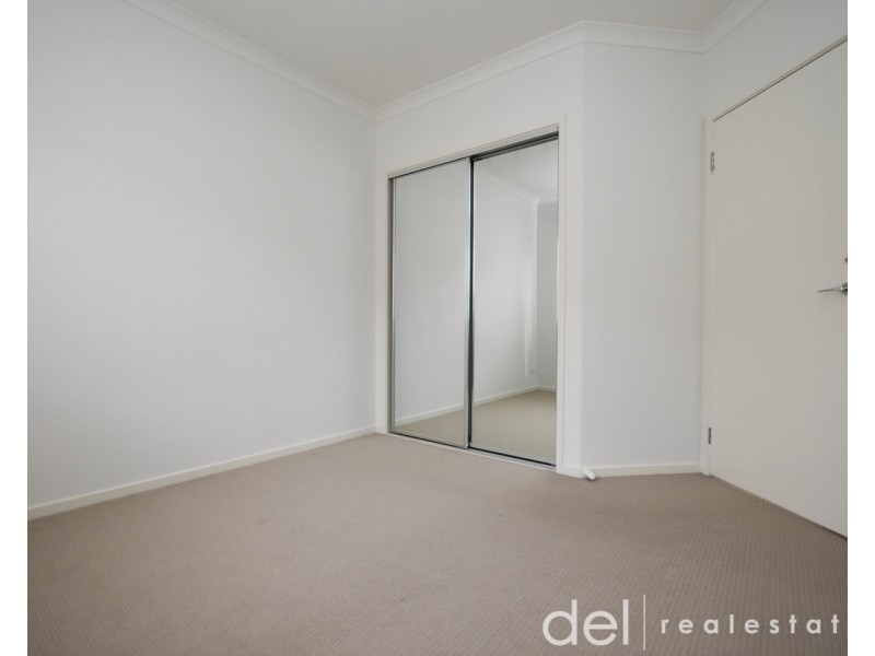 8 Camolina Way, Clyde North VIC 3978