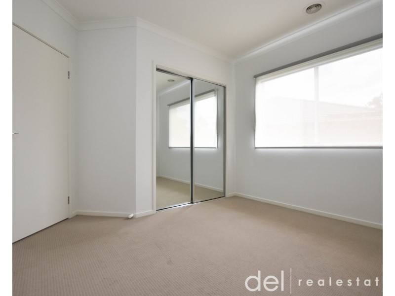 8 Camolina Way, Clyde North VIC 3978