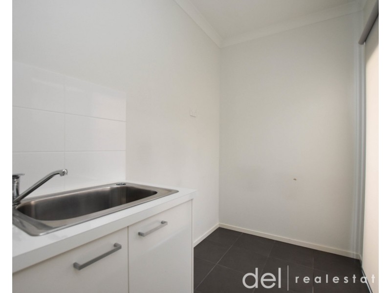 8 Camolina Way, Clyde North VIC 3978