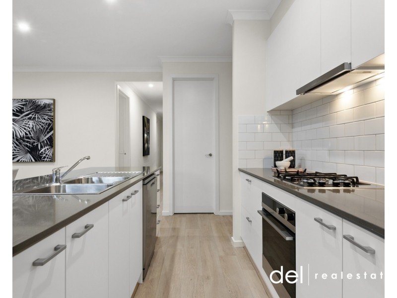 12 Scorchin Drive, Cranbourne South VIC 3977