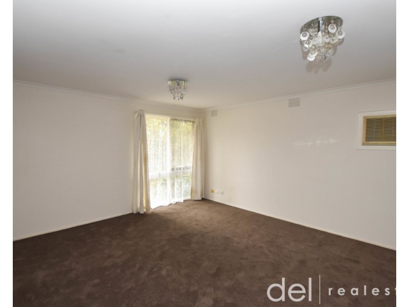 22 Isaac Smith Crescent, Endeavour Hills VIC 3802