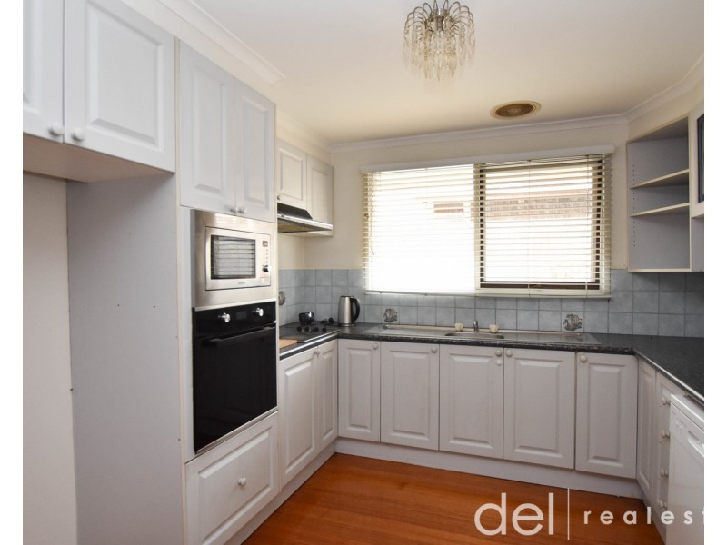 22 Isaac Smith Crescent, Endeavour Hills VIC 3802
