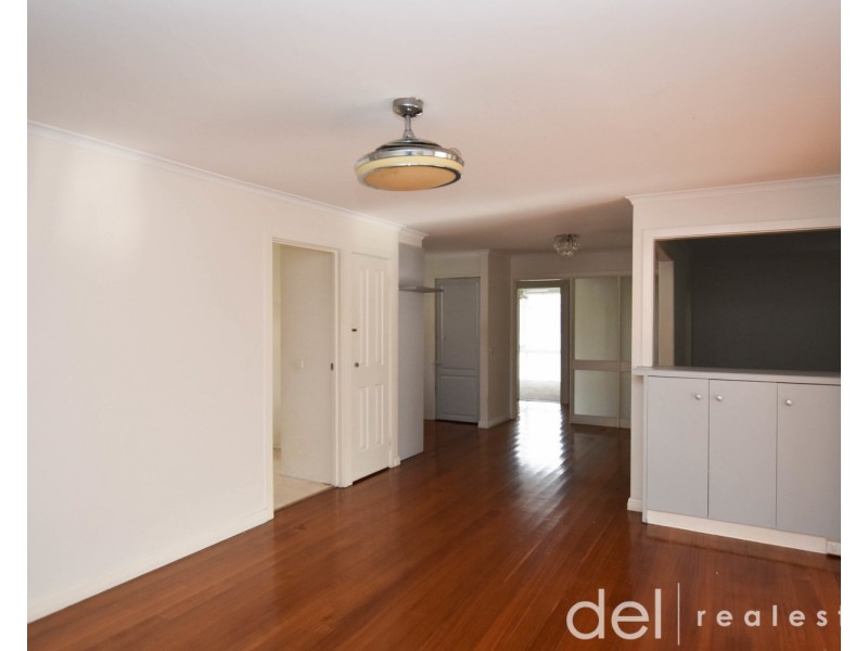 22 Isaac Smith Crescent, Endeavour Hills VIC 3802