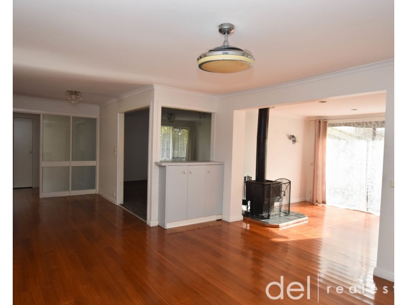 22 Isaac Smith Crescent, Endeavour Hills VIC 3802