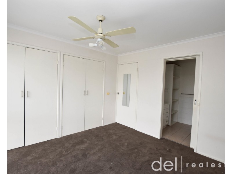 22 Isaac Smith Crescent, Endeavour Hills VIC 3802
