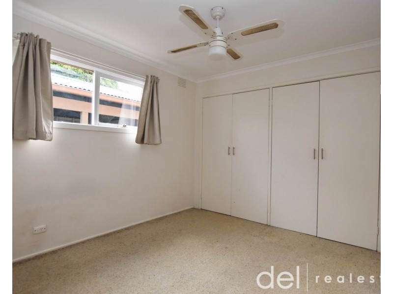 22 Isaac Smith Crescent, Endeavour Hills VIC 3802