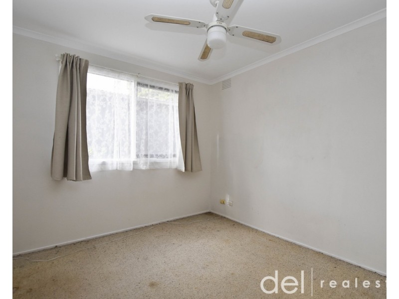 22 Isaac Smith Crescent, Endeavour Hills VIC 3802