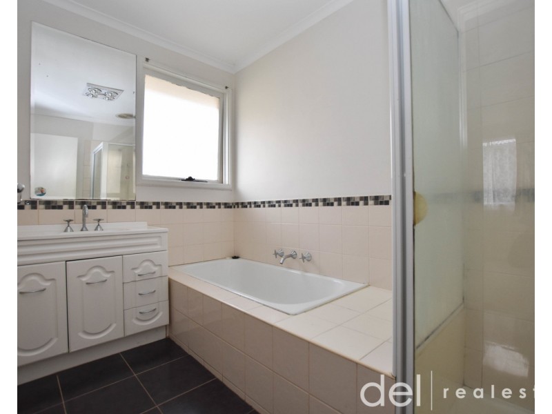 22 Isaac Smith Crescent, Endeavour Hills VIC 3802