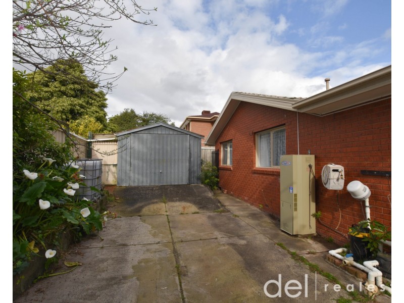 22 Isaac Smith Crescent, Endeavour Hills VIC 3802