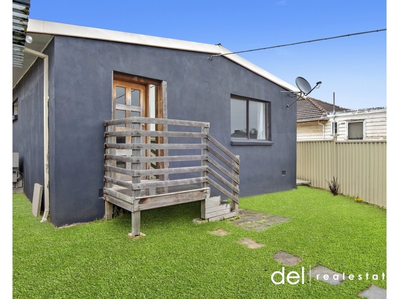 1 & 2/7 Koonalda Grove, Dandenong North VIC 3175