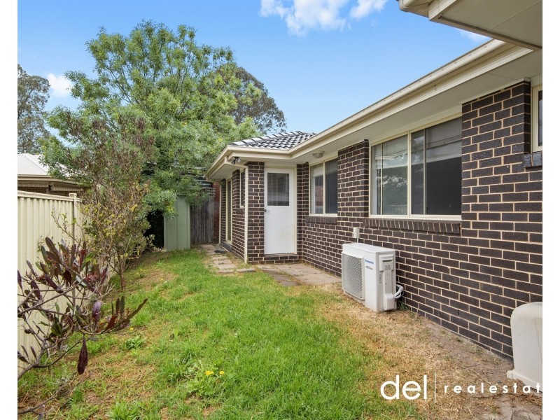 1 & 2/7 Koonalda Grove, Dandenong North VIC 3175