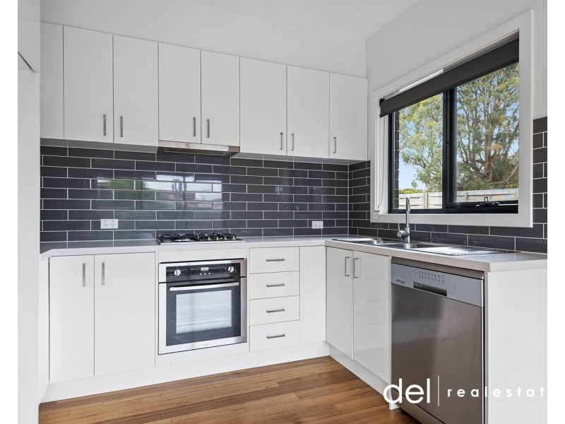 3/2 Fifth Avenue, Dandenong VIC 3175