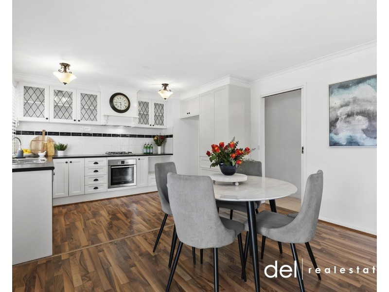 2/26 Leopold Crescent, Hampton Park VIC 3976