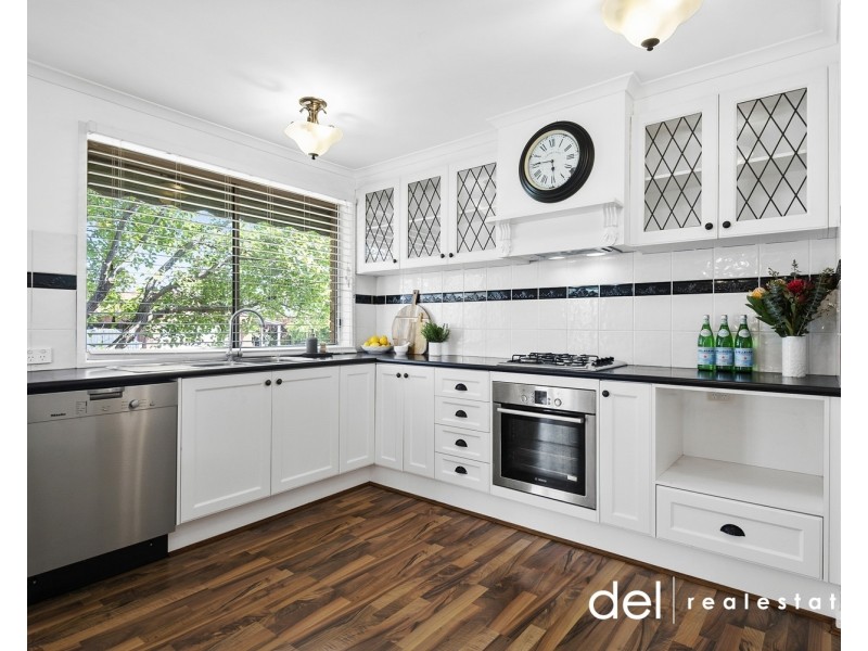 2/26 Leopold Crescent, Hampton Park VIC 3976