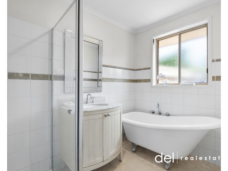 2/26 Leopold Crescent, Hampton Park VIC 3976