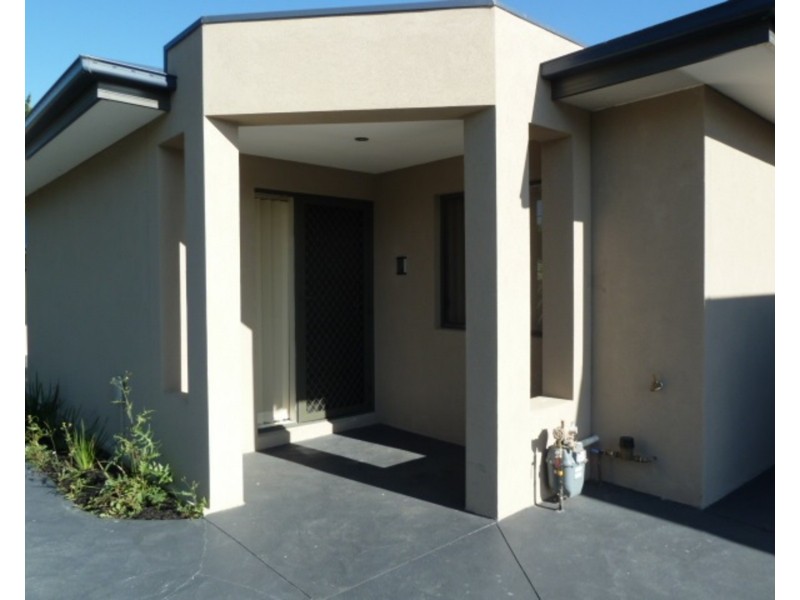 2/12 Olive Road, Eumemmerring VIC 3177