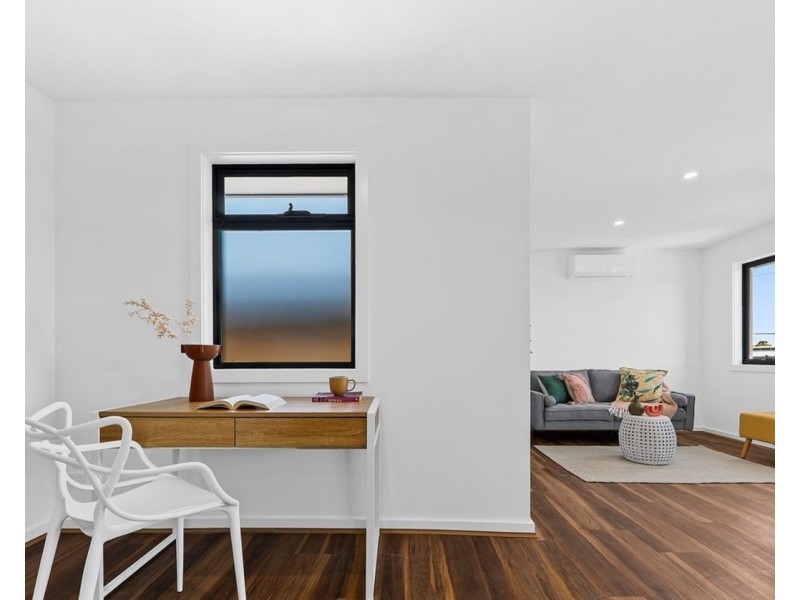 1/26 Gloria Avenue, Dandenong North VIC 3175