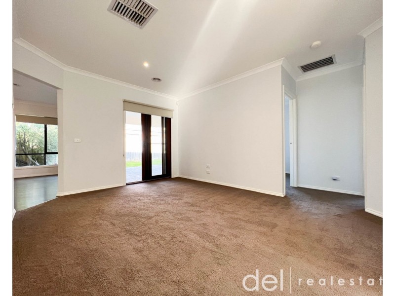 42 Rosina Drive, Officer VIC 3809