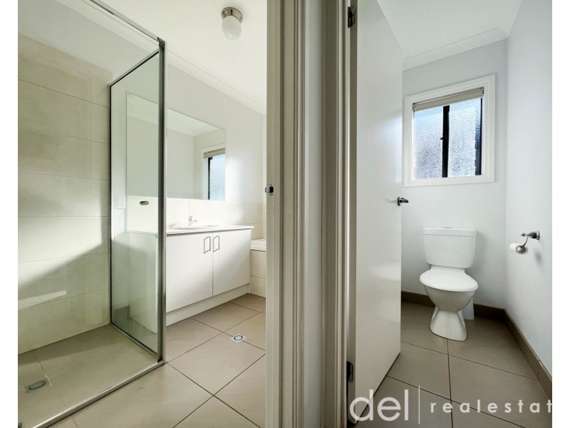 42 Rosina Drive, Officer VIC 3809