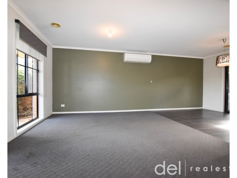 1 Sacha Drive, Pakenham VIC 3810