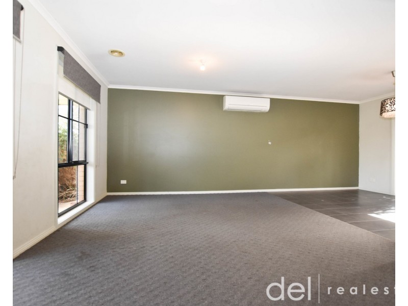 1 Sacha Drive, Pakenham VIC 3810