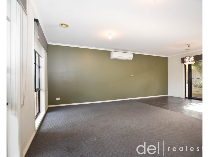 1 Sacha Drive, Pakenham VIC 3810