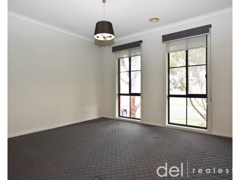 1 Sacha Drive, Pakenham VIC 3810