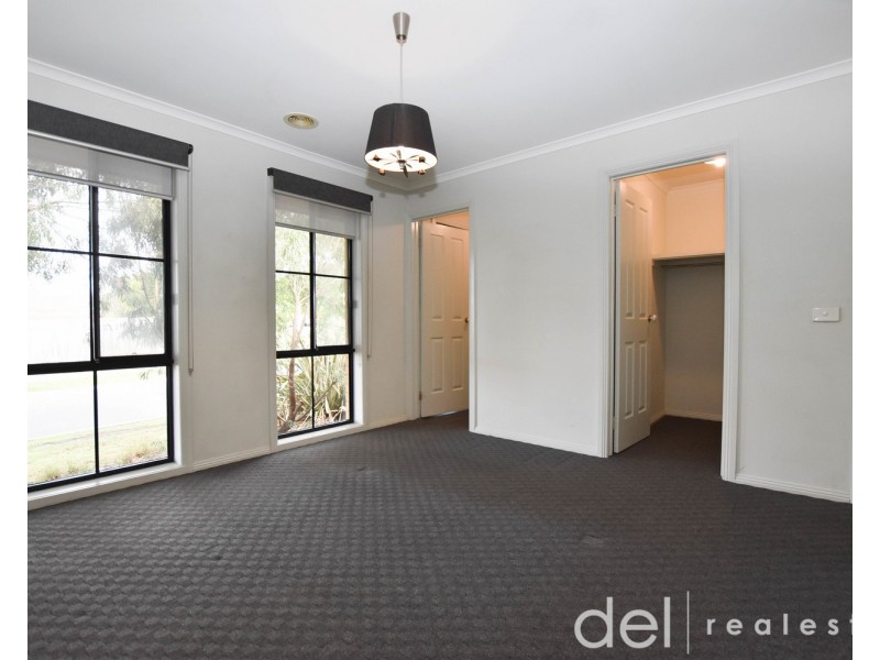 1 Sacha Drive, Pakenham VIC 3810