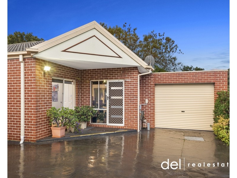 2/33 Latham Crescent, Dandenong North VIC 3175