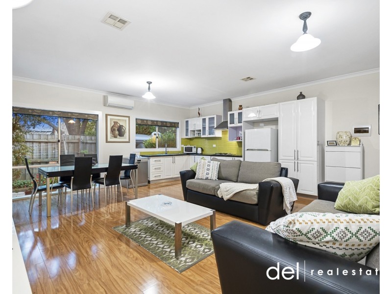 2/33 Latham Crescent, Dandenong North VIC 3175