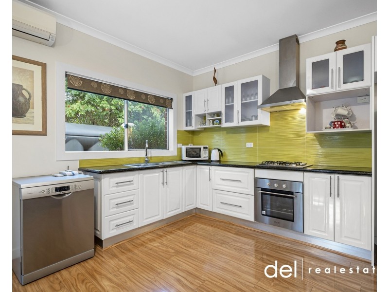2/33 Latham Crescent, Dandenong North VIC 3175