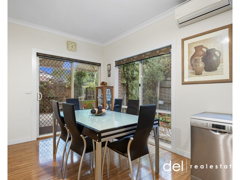 2/33 Latham Crescent, Dandenong North VIC 3175