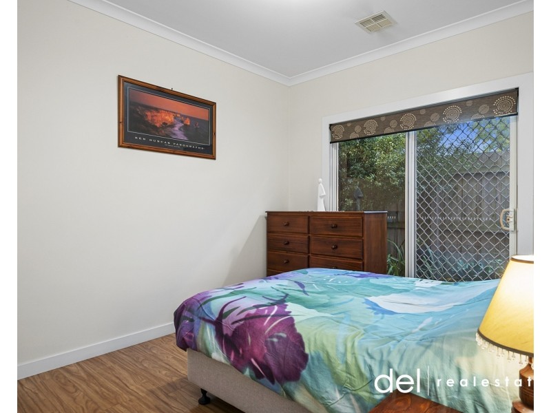2/33 Latham Crescent, Dandenong North VIC 3175