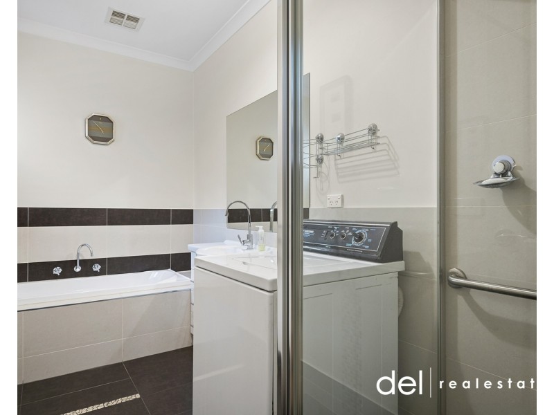 2/33 Latham Crescent, Dandenong North VIC 3175