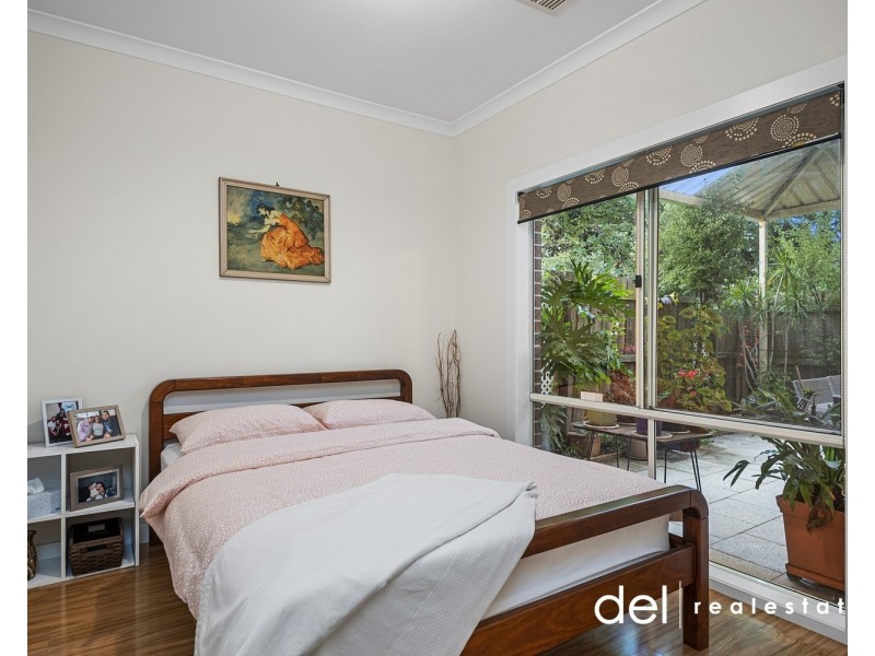2/33 Latham Crescent, Dandenong North VIC 3175