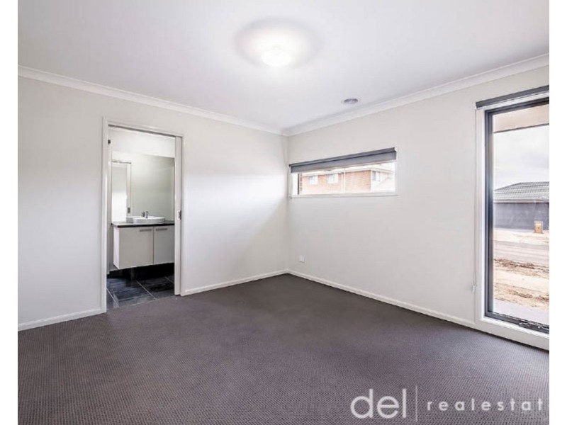 6 Gathering Street, Clyde VIC 3978