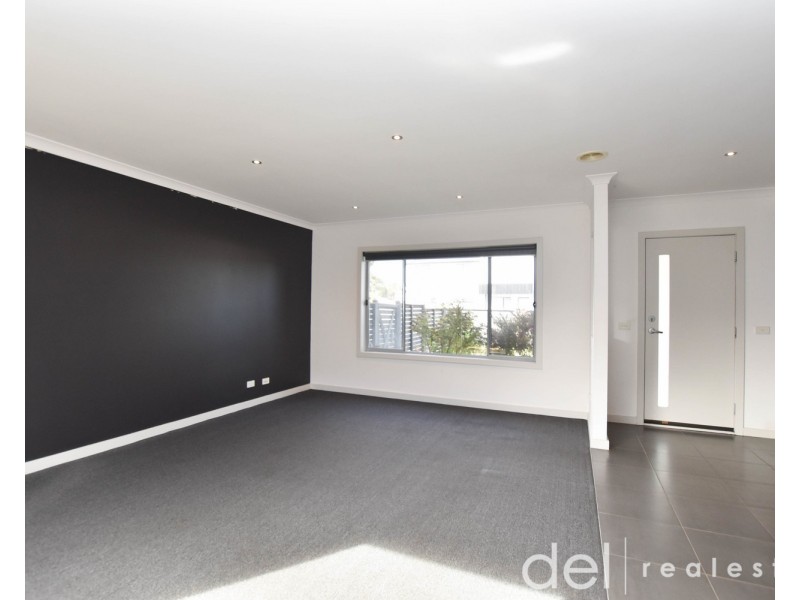 1/10 Bloomfield Road, Noble Park VIC 3174