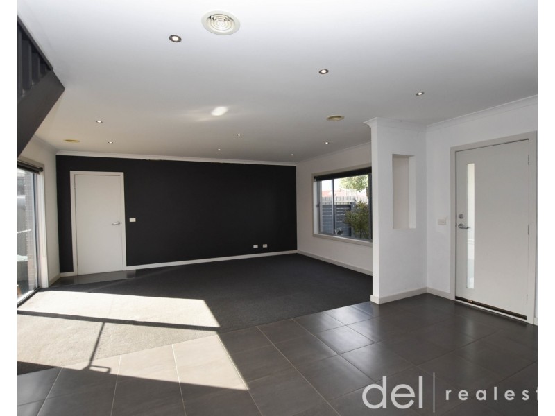 1/10 Bloomfield Road, Noble Park VIC 3174