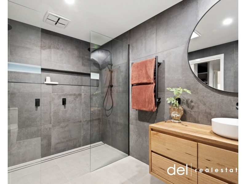 187 Belgrave-Hallam Road, Narre Warren North VIC 3804