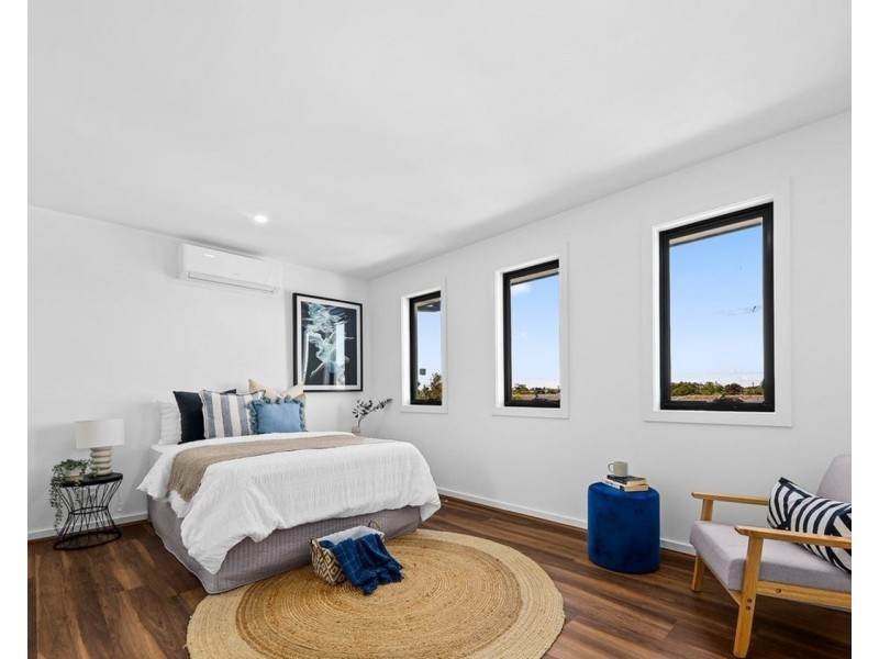 2/26 Gloria Avenue, Dandenong North VIC 3175