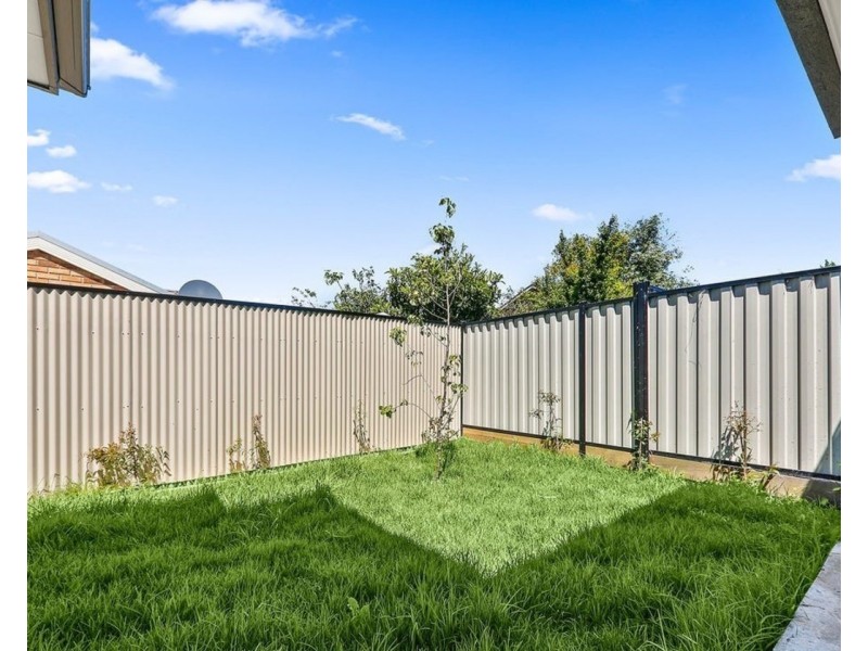 2/26 Gloria Avenue, Dandenong North VIC 3175