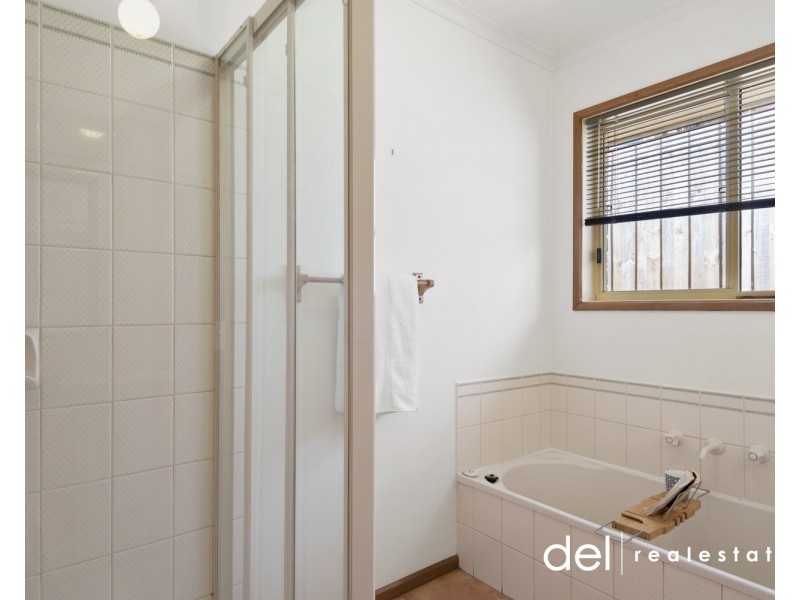 64 Norfolk Drive, Narre Warren VIC 3805