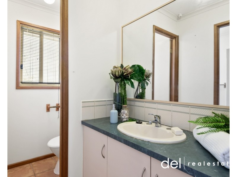 64 Norfolk Drive, Narre Warren VIC 3805