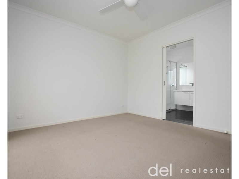 8 Camolina Way, Clyde North VIC 3978