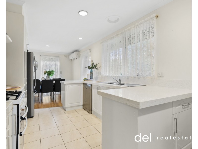 17 Blaxland Drive, Dandenong North VIC 3175